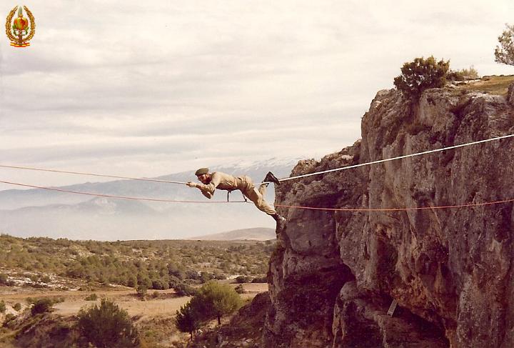 Paseo por la tirolina (Padul noviembre 1979).jpg